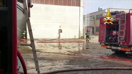 Finale Emilia (MO) - In fiamme un deposito di fieno (28.10.20)