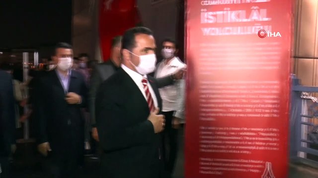 Galata Köprüsü'nde 29 Ekim Cumhuriyet Bayramı'na özel sergi