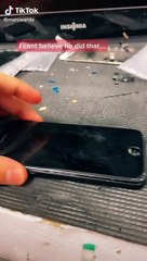 Cliente implora que técnico diga que iPhone está quebrado para evitar problemas com a esposa