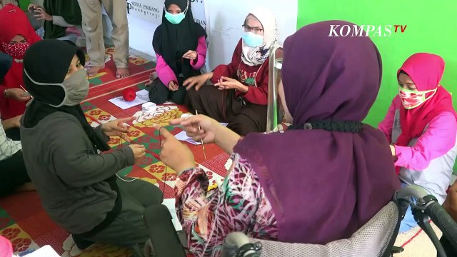 Penyandang Disabilitas Beri Pelatihan Gratis Merajut Bagi Para Difabel