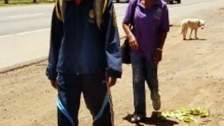 Cặp vợ chồng nghèo Thái Lan đi bộ 300 km để về quê thăm mẹ ốm