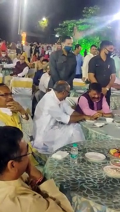 वायरल वीडियो: जब साथ बैठ मुस्कुराते दिखे सीएम शिवराज, कैलाश विजयवर्गीय और दिग्विजयसिंह