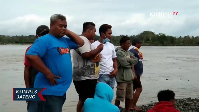 Hujan Deras, Truk Terseret Arus Banjir Kulon Progo