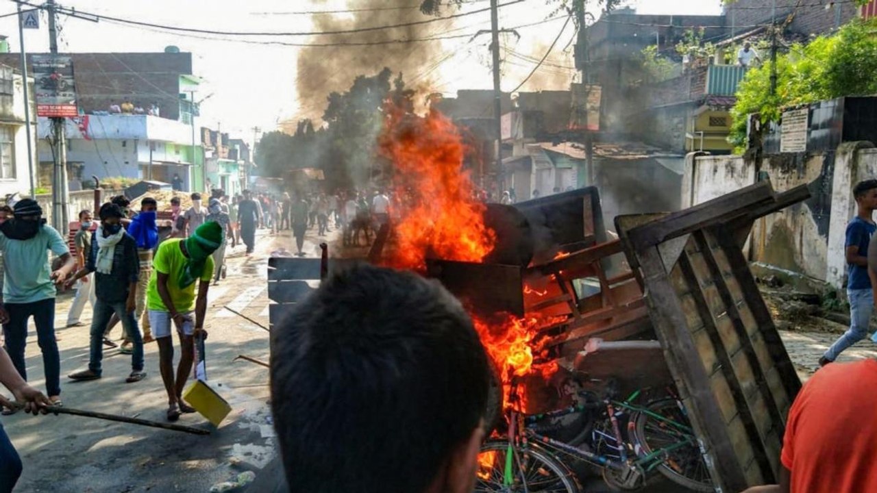 Munger Case: Protestors arsons SP and SDO office