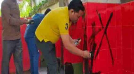 गोरखपुर: अस्पताल के टॉयलेट में सपा के झंडे के रंगों जैसी टाइल्स पर नॉर्थ ईस्ट रेलवे ने दी सफाई