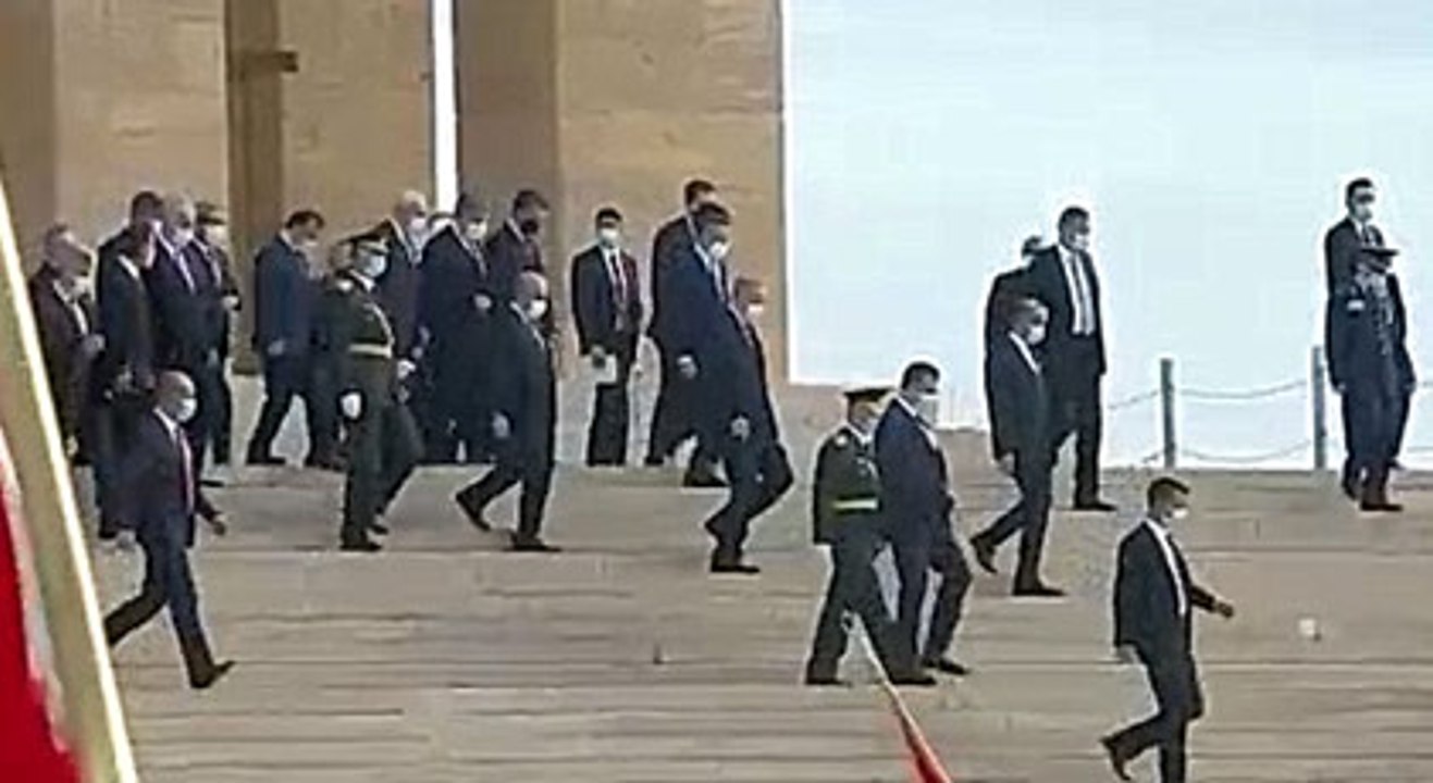 Anıtkabir'de "seni seviyoruz reis" sloganı