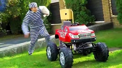 Artem pretend play Police and catches a thief