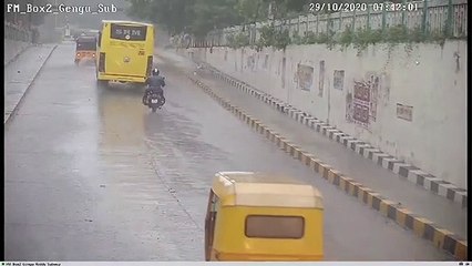 6 மணி நேரத்தில் தெருவில் தேங்கிய தண்ணீரை வடிய வைத்த சென்னை மாநகராட்சி - வீடியோ