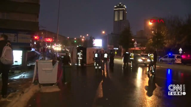 Sağanak kaza getirdi... Servis minibüsü devrildi | Video