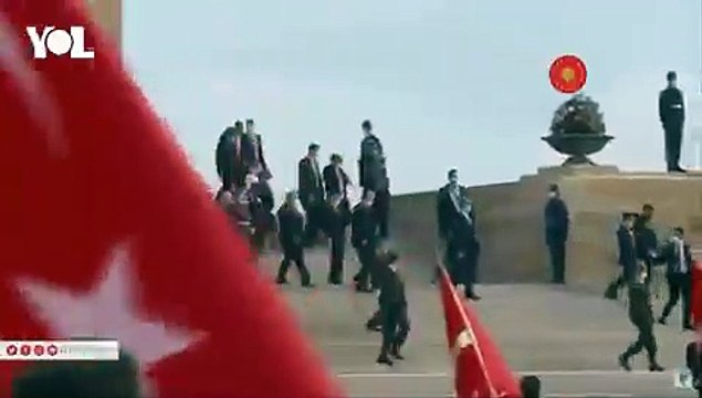 Anıtkabir’de yine Erdoğan sloganları; Seni seviyoruz Reis