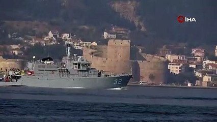 NATO savaş gemileri peş peşe Çanakkale Boğazı’ndan geçti