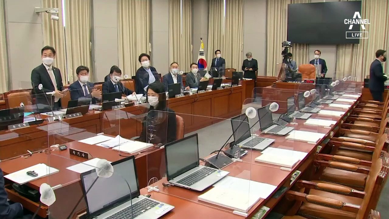 靑 참모진, 국감 하루 전 무더기 불참 통보…野 “국회 무시”