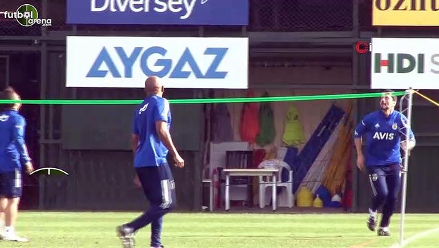 Erol Bulut ve Emre Belözoğlu ayak tenisi oynadı