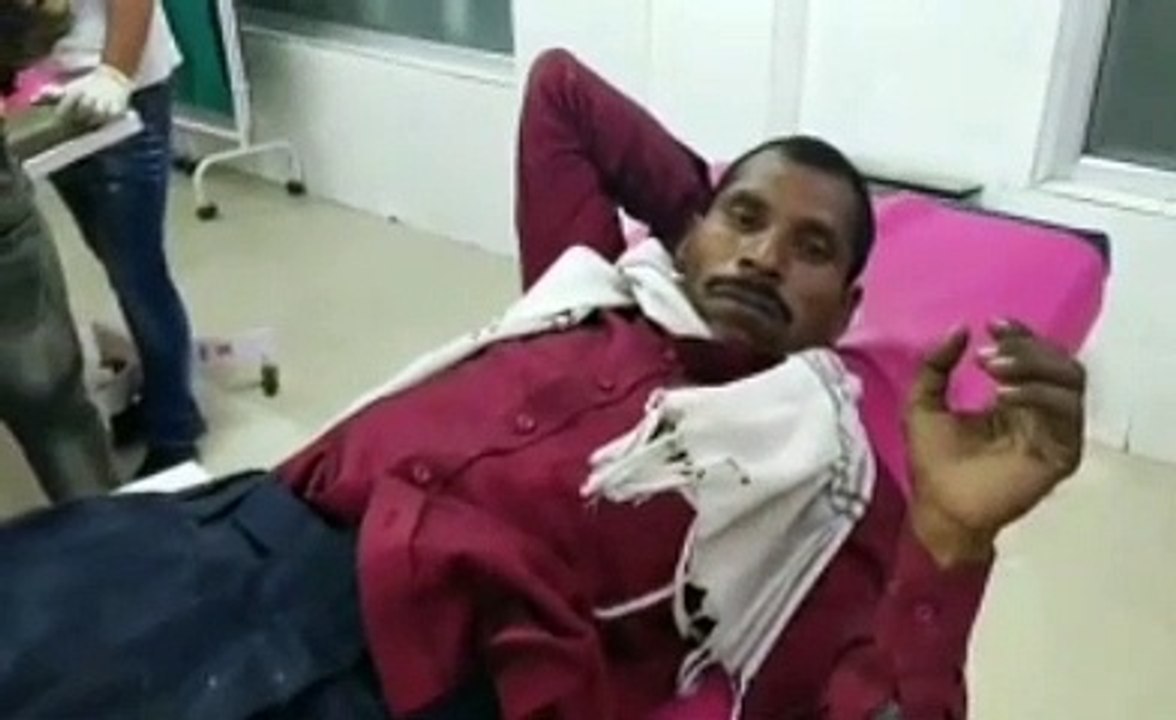 बाइक का संतुलन बिगड़ने से अनियंत्रित होकर सड़क पर गिरी: 2 लोग हुए घायल