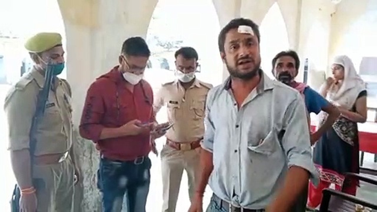 अतिक्रमण कारी ने मोहित सिंह को एससी/एसटी एक्ट की धमकी देते हुए गंभीर मामलों में फंसाने की बात कही