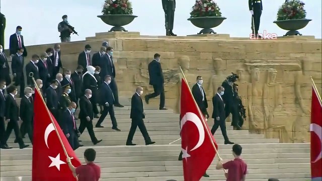 Anıtkabir'de Erdoğan sloganı: 'Seni seviyoruz reis'