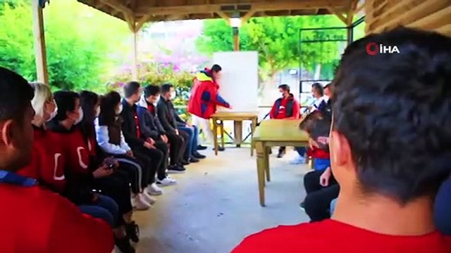 Yunan adalarına karşı dev Türk bayrağı astılar