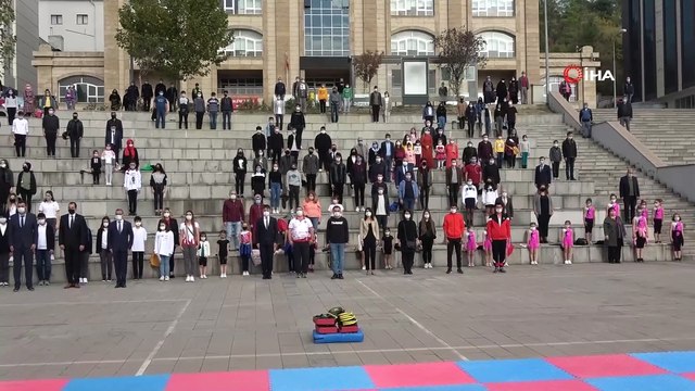 Vali Gürel ve protokol üyeleri üstü açık otobüsle şehir turu attı