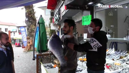 Düzce'de ağlara 15 kilogramlık levrek takıldı