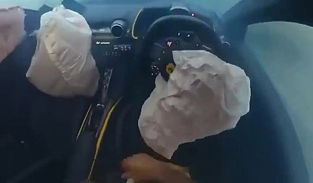 Il crashe sa Ferrari 812 Superfast en accélérant sur une ligne droit