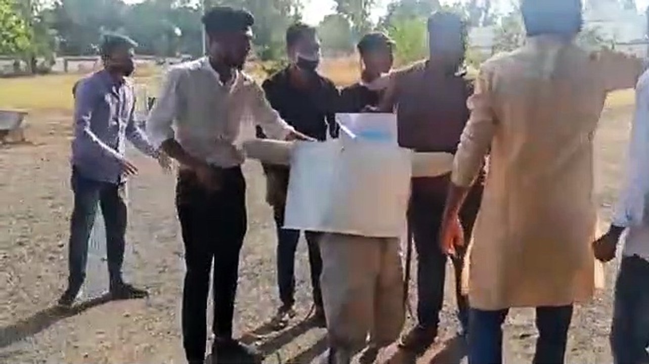 शाजापुर के बीकेएसएन महाविद्यालय में ला कालेज की प्राचार्य का पुतला फूंका
