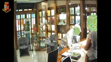 Cremona - Si finge sordo e ruba in gioielleria (29.10.20)