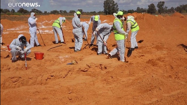 انتشال 12 جثة من مقابر جماعية في غرب ليبيا