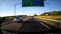 Ce conducteur a un réflexe incroyable qui lui sauve la vie