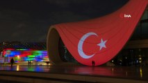 - Haydar Aliyev Merkezi ve Bakü Olimpiyat Stadyumu’na Türk bayrağı silüeti yansıtıldı