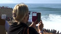 Milhares na Nazaré para ver as ondas gigantes