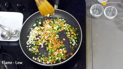 नर्म फूली फूली मूंगदाल और मिक्स वेज इडली, नाश्ते और टिफिन के लिये । Instant Moong Dal Mix Veg Idli