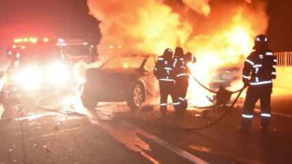 천안~논산 고속도로에서 차량 4대 추돌...3대 전소 / YTN