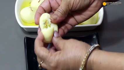 सूजी पीठा -  रसगुल्ले जैसे स्पंजी नर्म मुलायम । Stuffed Semolina Sweet Pitha
