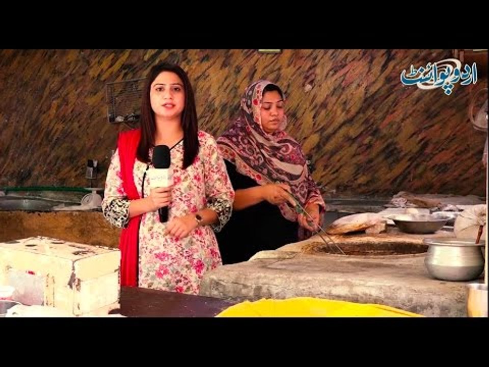 ملئیے لاہور کی بہادر خاتون سمیرا بی بی سے، جو تندور پر نوکری کرکے اپنے خاندان کی کفالت کر رہی ہیں