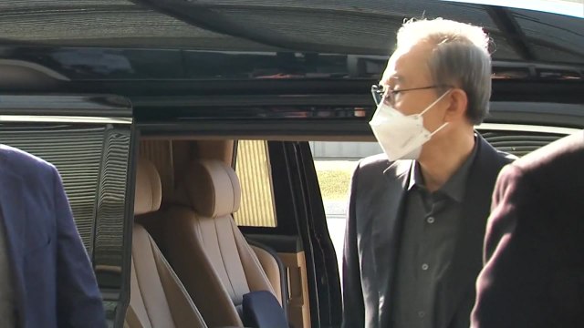 재수감 앞둔 이명박, 서울대병원에서 40분 진료받고 귀가 / YTN