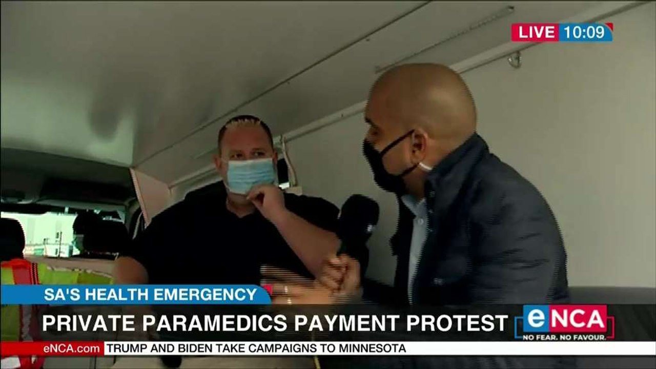 Private ambulance paramedics protest over pay