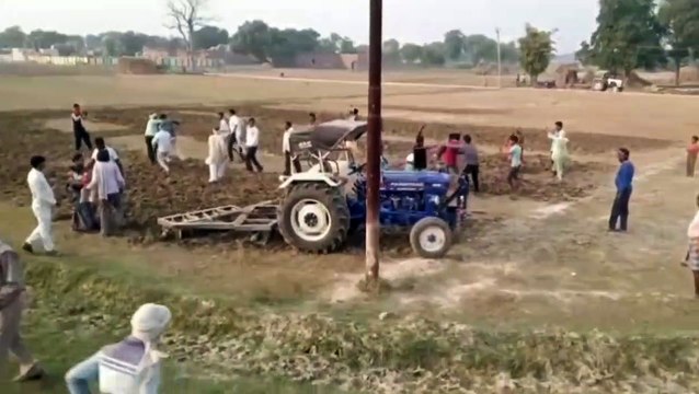 ग्राम कठौतिया में पुलिस के सामने जमकर हुई मारपीट पुलिस देखती रही तमाशा