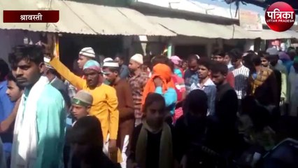 Télécharger la video: बिना परमिशन के निकाला गया बारावफात का जुलूस