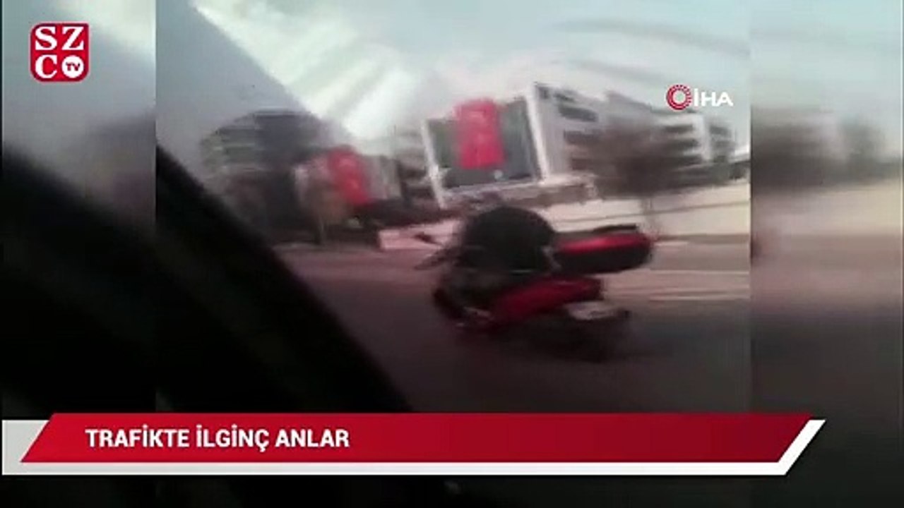 Trafikte ilginç anlar...Motosikletini kamçılayan adam