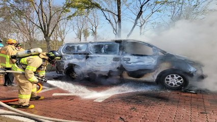 서해안고속도로 부안휴게소 주차 차량서 불...1명 숨져 / YTN