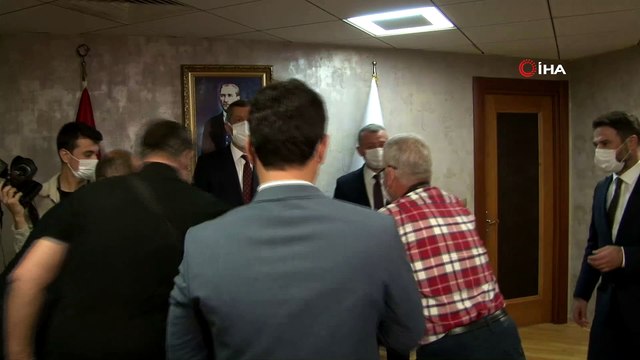 Bakan Selçuk: 'Bugünlerde salgında bir tırmanış söz konusu. Bu tırmanışı takip ediyoruz. Önümüzdeki haftalarda hangi şehrimizde, ilçemizde durumu inceleyerek, yeni sınıflar konusunda Bilim Kurulu'nun tavsiyesi, Sağlık Bakanlığı'nın görüşü v