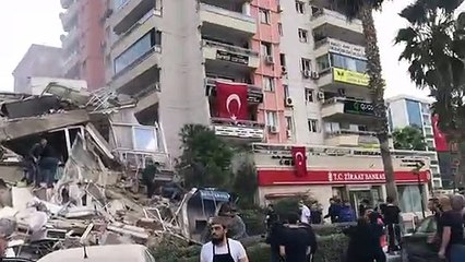 İzmir'de 6.6 büyüklüğünde deprem