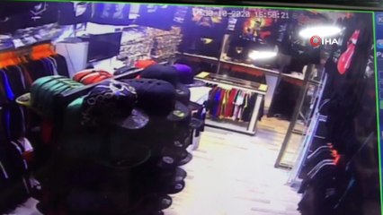 Deprem Kuşadası’nda şiddetli hissedildi...O anlar kamerada