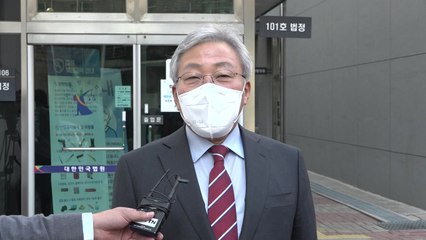 '총선 공약' 비판 교육감 첫 재판...선거법 위반 법정 공방 / YTN