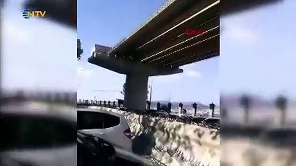 İzmir'deki depremde viyadük çöktü!