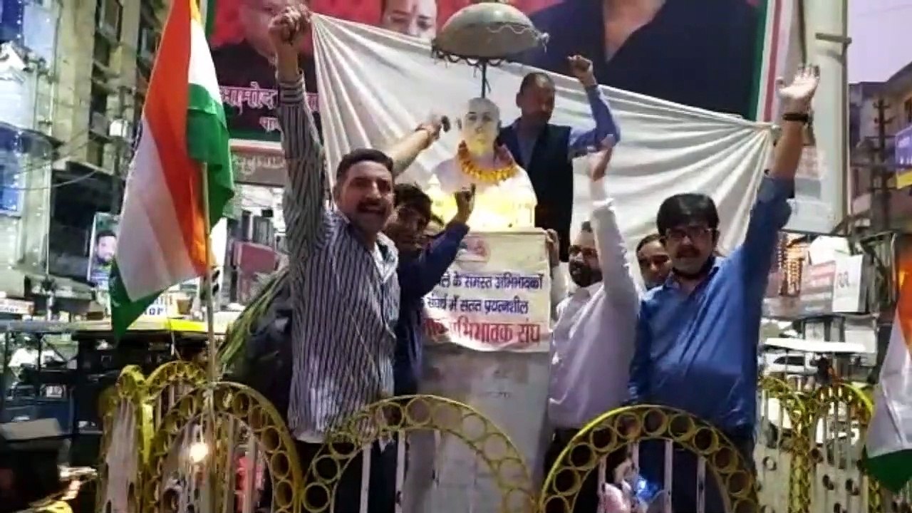 अखिल भारतीय पीड़ित अभिभावक महासंघ ने सरदार पटेल की प्रतिमा पर श्रद्धांजलि अर्पित की