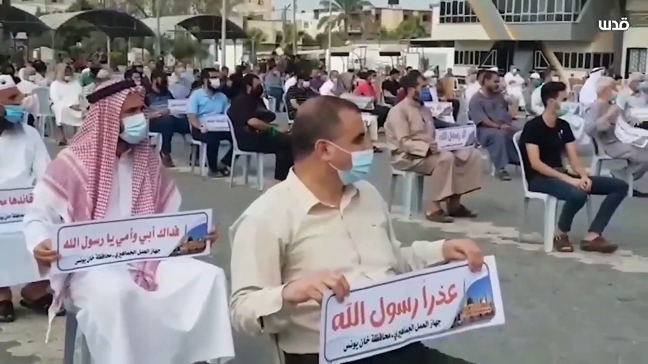 Des milliers de Palestiniens ont manifesté après la grande prière musulmane du vendredi contre le président français Emmanuel Macron, qui a vivement défendu la liberté de caricaturer le prophète Mahomet