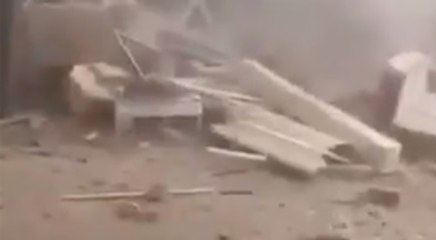 Enkaz altından feryatlar yükseldi