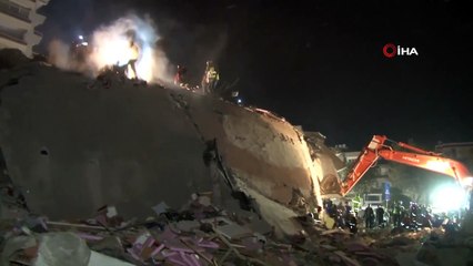 İzmir'de Enkaz Kaldırma İşlemleri Devam Ediyor