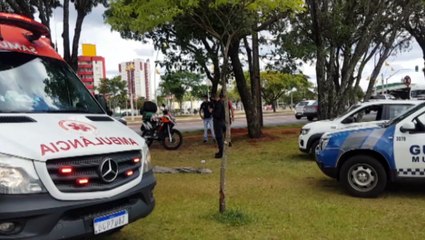 Homem é socorrido pelo Samu próximo da Praça da Bíblia